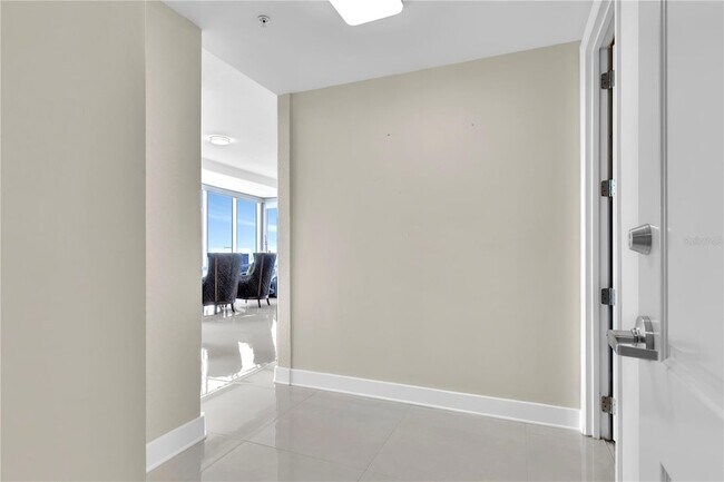 Building Photo - 150 E Robinson St