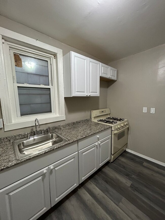 Building Photo - 821 Southard St