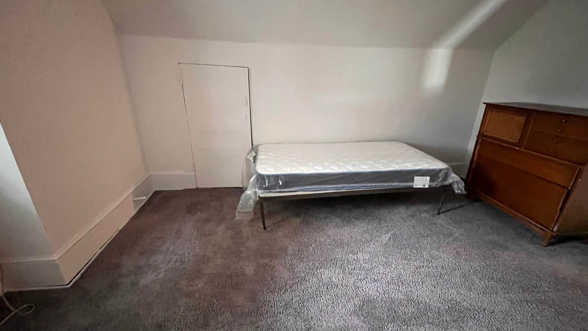 Building Photo - 5859 Hobart St