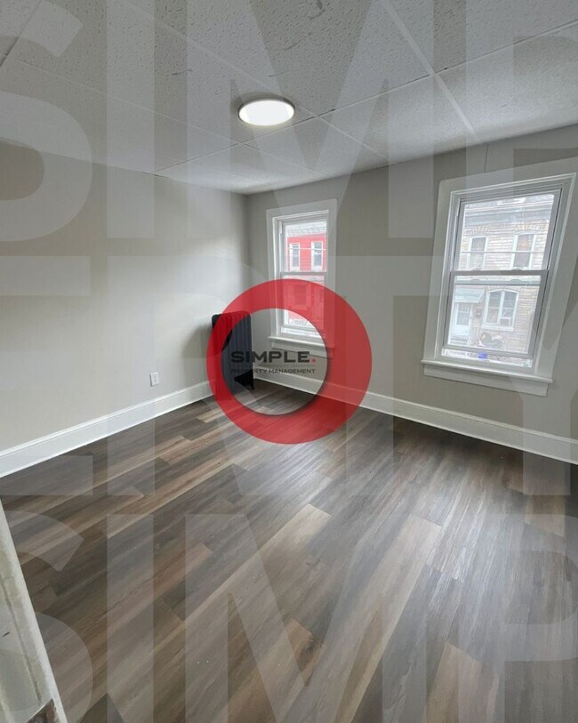 Building Photo - Three Bedroom Townhome