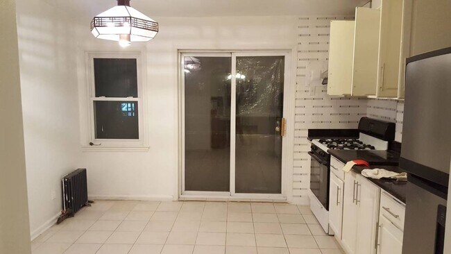 Building Photo - 108-52 63rd Dr