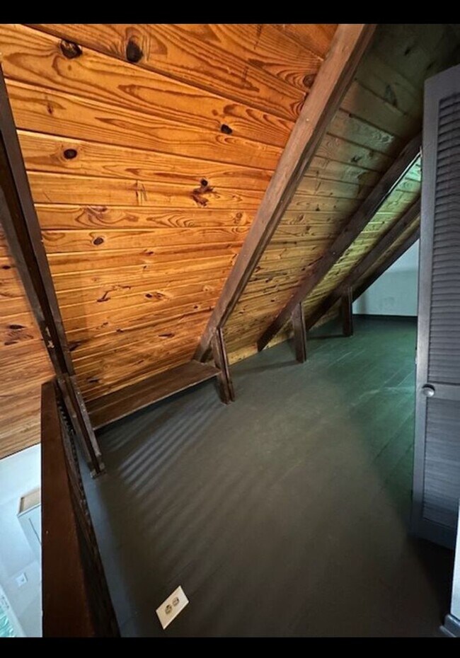 Building Photo - 407 Lindsay Rd