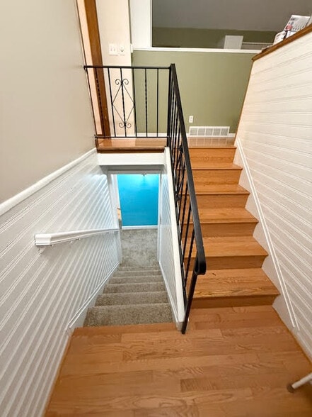 Foyer - 1128 28th St