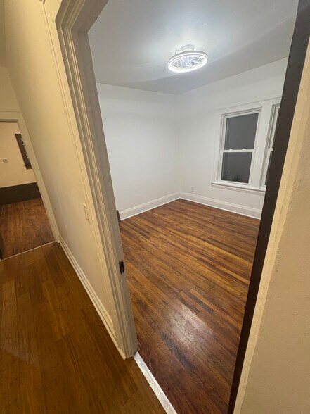 Building Photo - 3568 E 153rd St
