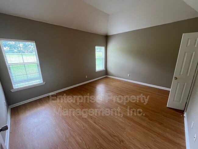 Building Photo - 5236 Laurel Home Cove