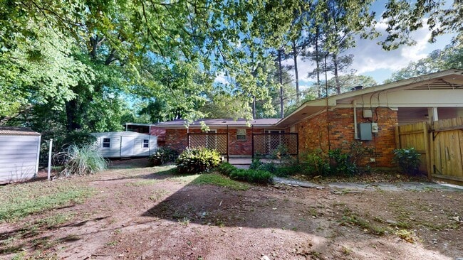 Building Photo - Forest Hills 4/2