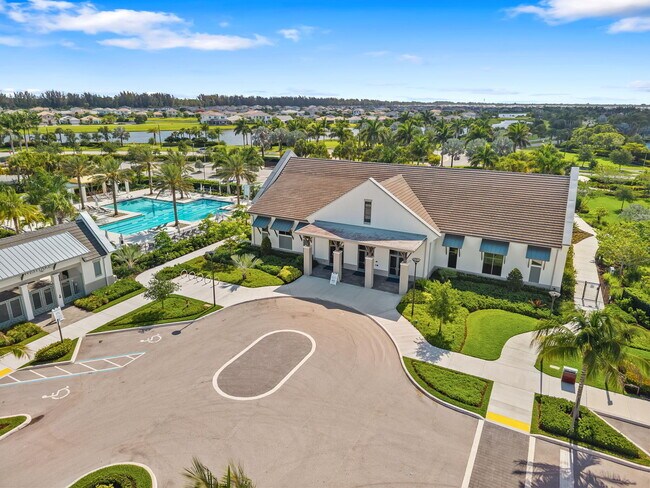 Building Photo - 4440 Longwood Lake Sq