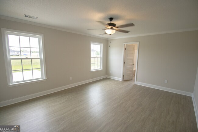 Building Photo - 122 Enclave Ct