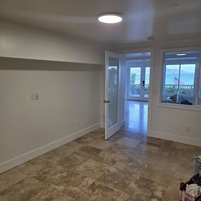 Building Photo - Live on the Water in Sausalito — 2BD with Direct Beach Access