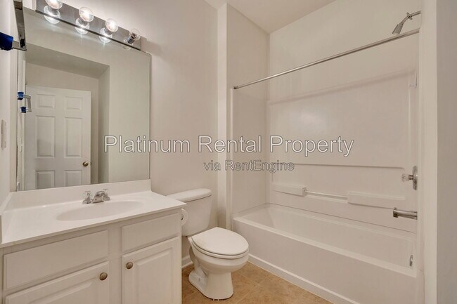 Building Photo - 221 Balaban Cir