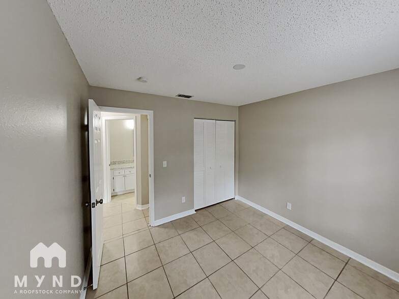 Building Photo - 604 Chilt Dr