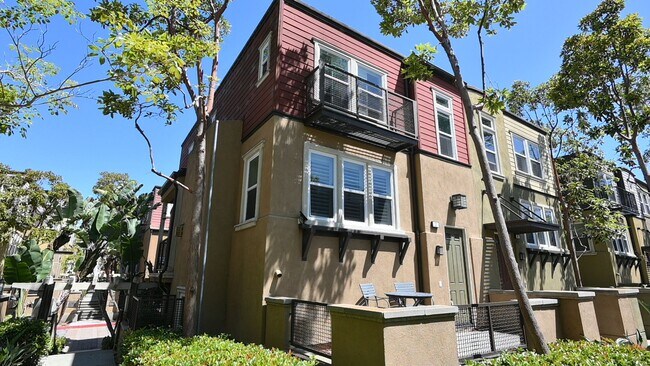 Building Photo - Spectacular Gated 3 Bed + Den, 2.5 Bath Townhouse in Newport Beach.