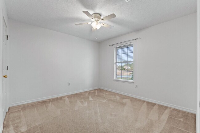 Building Photo - 742 Saltair Ln