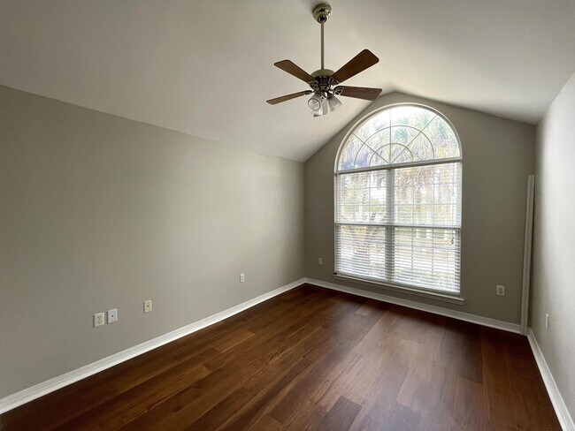 Building Photo - 205 Wedgewood Ln