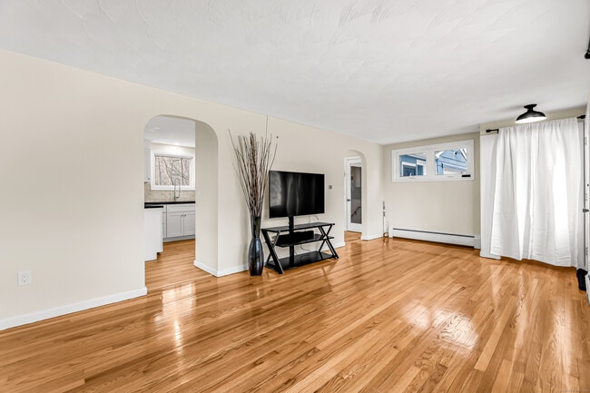 Building Photo - 149 Lakeside Blvd E