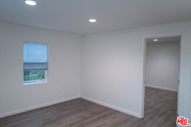 Building Photo - 824 S Bonnie Brae St