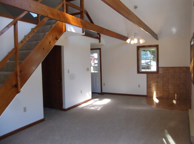 Building Photo - 80 Noyes Rd