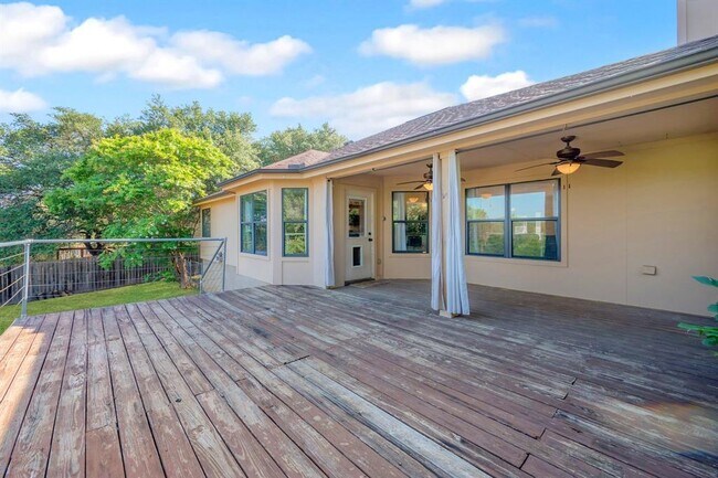 Building Photo - 104 Cowal Dr N