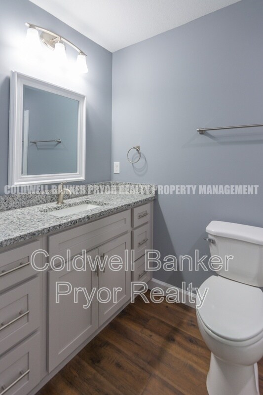 Building Photo - 360 Main St