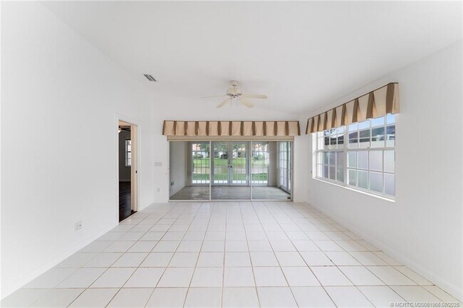 Building Photo - 1607 SW Shady Lake Terrace