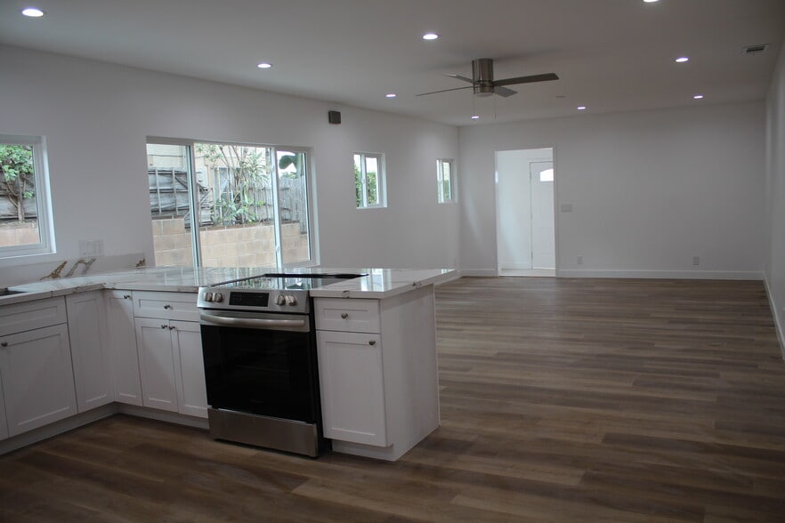 Building Photo - 620 Brittania St