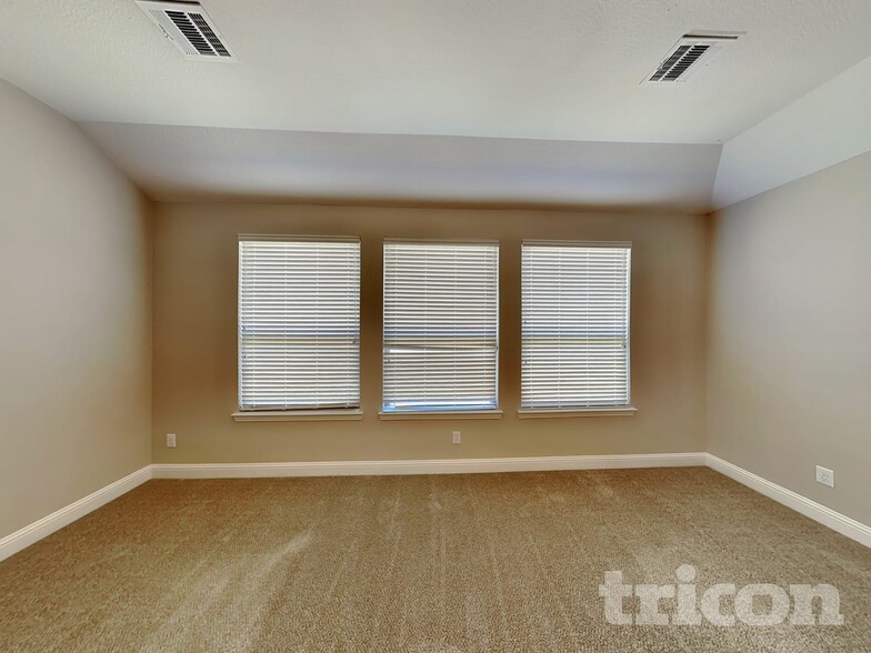 Building Photo - 209 Buckskin Dr