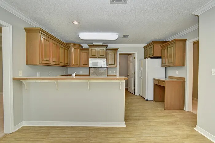 Building Photo - 15065 Warren Dr