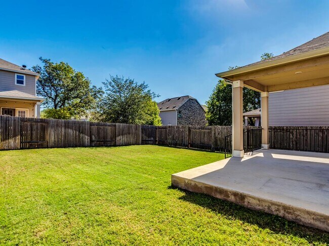 Building Photo - 9011 Pin Brush Dr