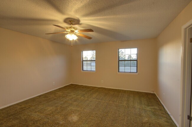 Building Photo - 7890 Blackman Ferry Rd