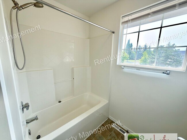 Building Photo - 1401 62nd Ct SE
