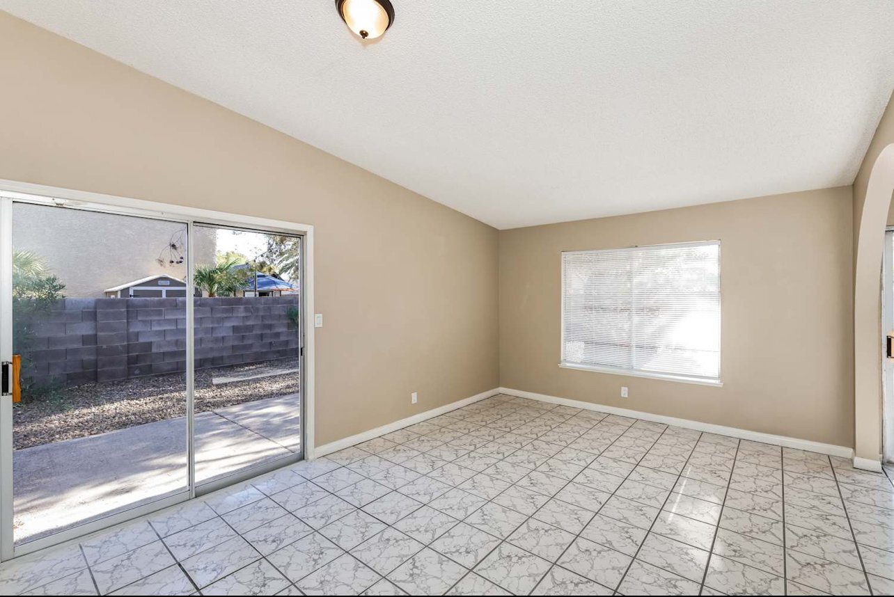 Building Photo - 346 Fuente Dr