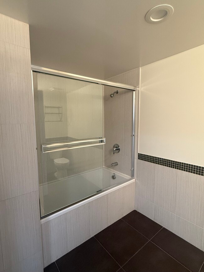 Shower 2 - 159 W Green St