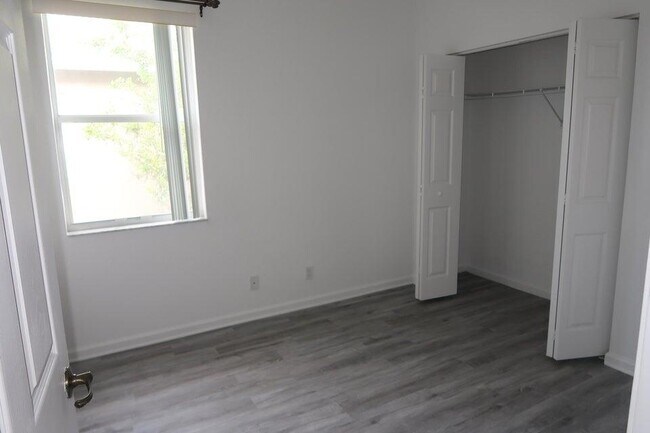 Building Photo - 3030 Laurel Ridge Cir