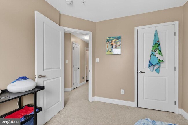 Building Photo - 806 Maury Ave