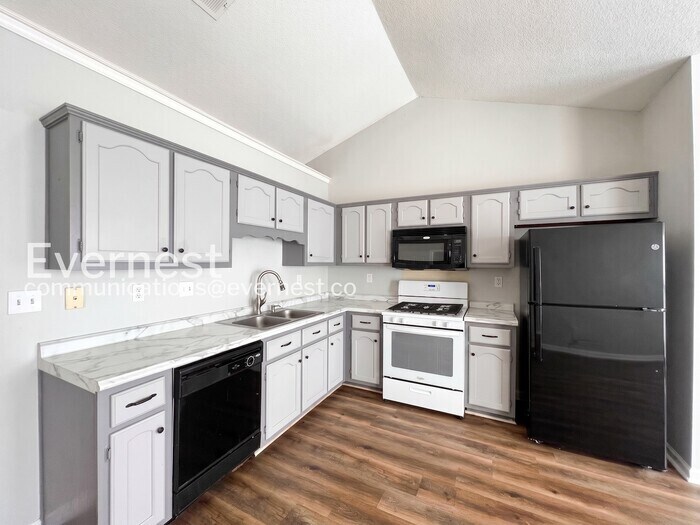 Building Photo - 5370 Woodchase Dr