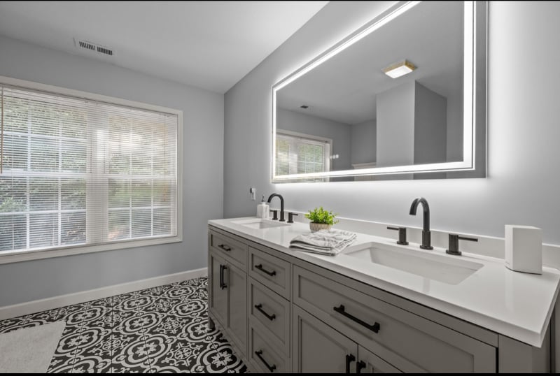 Building Photo - 42 Surrey Run