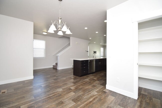 Building Photo - 4 Bed 3.5 Bath Sunny and Spacious South Jordan Corner-Lot Home with Views!