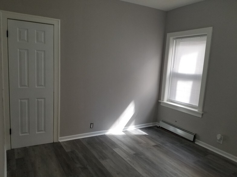 Building Photo - 1926 Oak Park Ave