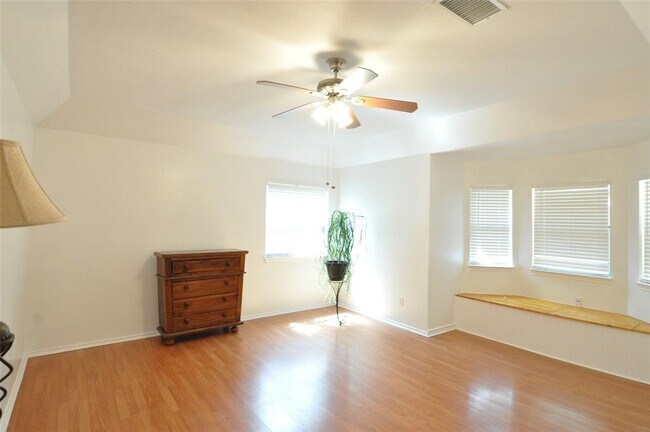 Building Photo - 9902 Talleyran Dr