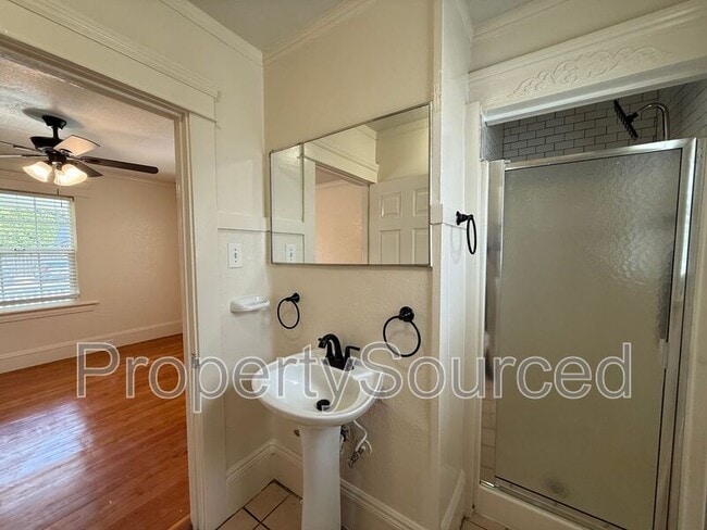 Building Photo - 949 Windeler Ave