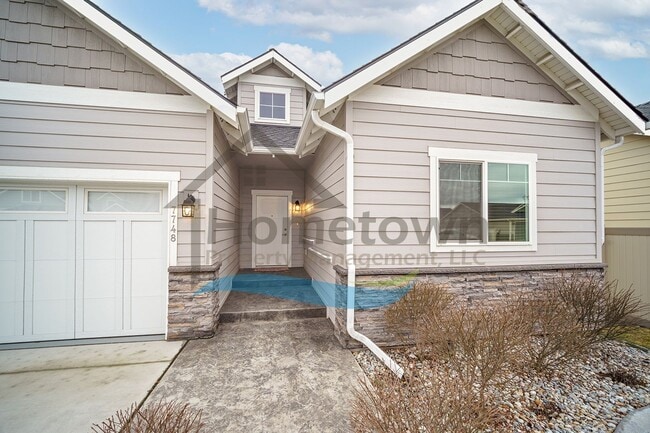 Building Photo - 3 Bedroom 2 Bathroom Home with Attached 3 Car Garage Available in Coeur d'Alene!