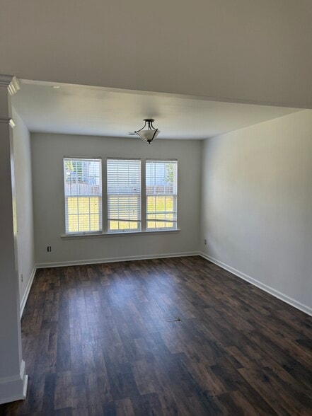 Building Photo - 2810 Azalea Hills Dr