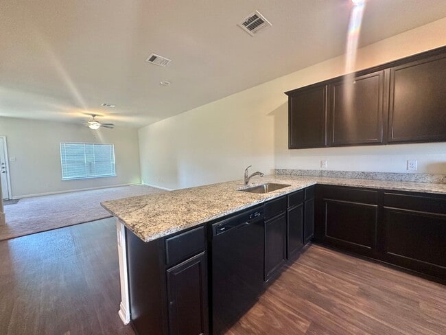 Building Photo - 5 BED 2.5 BATH NEW MANAGEMENT IN JARRELL TX!!!