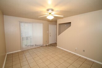 Building Photo - Sharp 3 Bedroom Townhome in South Killeen