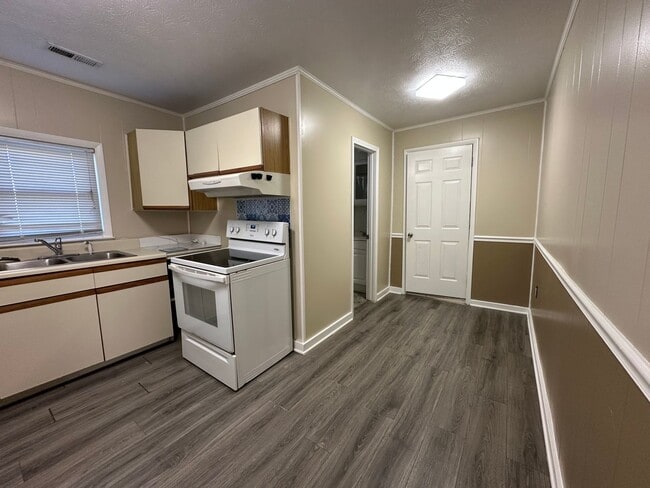 Building Photo - 717 Plantation Rd