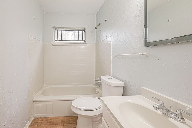 Building Photo - Affordable 3BD/2BA single-family house!