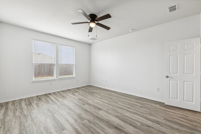 Building Photo - 1641 Vernon Dr