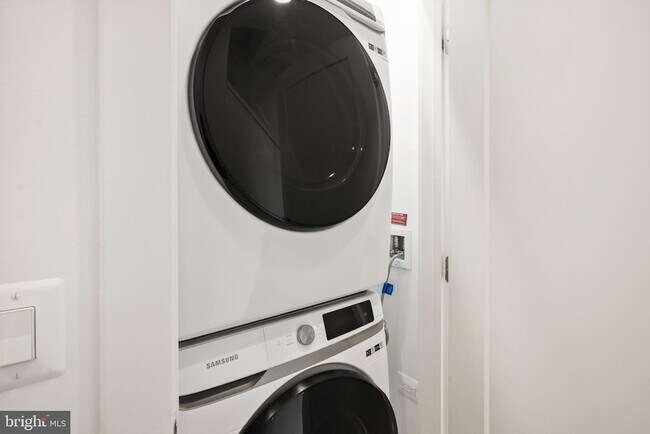 Building Photo - 11258 Faraday Park Dr.