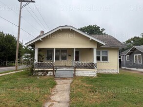 Building Photo - $825 - 2 bedroom / 1 bathroom - Single Fam...