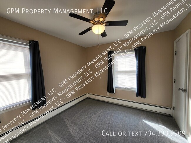 Building Photo - 832 Hudson St